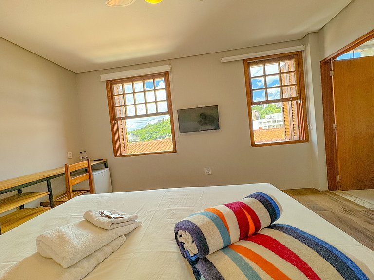 3C Quarto e banheiro exclusivo |Centro Serra Negra