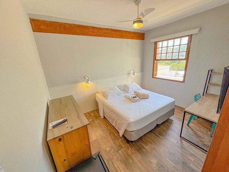 4B Frigobar · Quarto e banheiro Exclusivo! Centro de Serra N