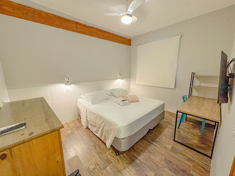 4B Frigobar · Quarto e banheiro Exclusivo! Centro de Serra N