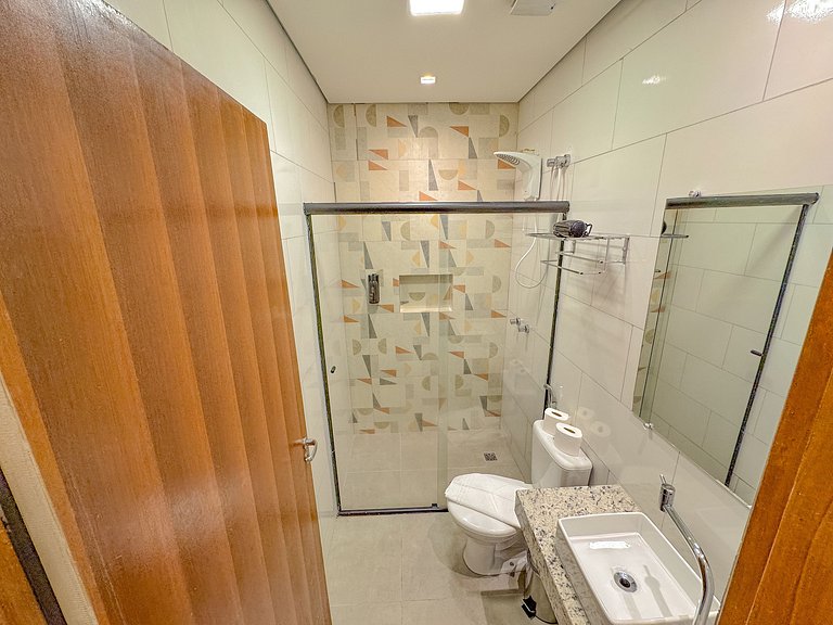 4B Frigobar · Quarto e banheiro Exclusivo! Centro de Serra N