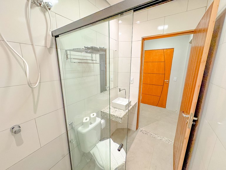 4B Frigobar · Quarto e banheiro Exclusivo! Centro de Serra N